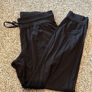 25’ lululemon joggers